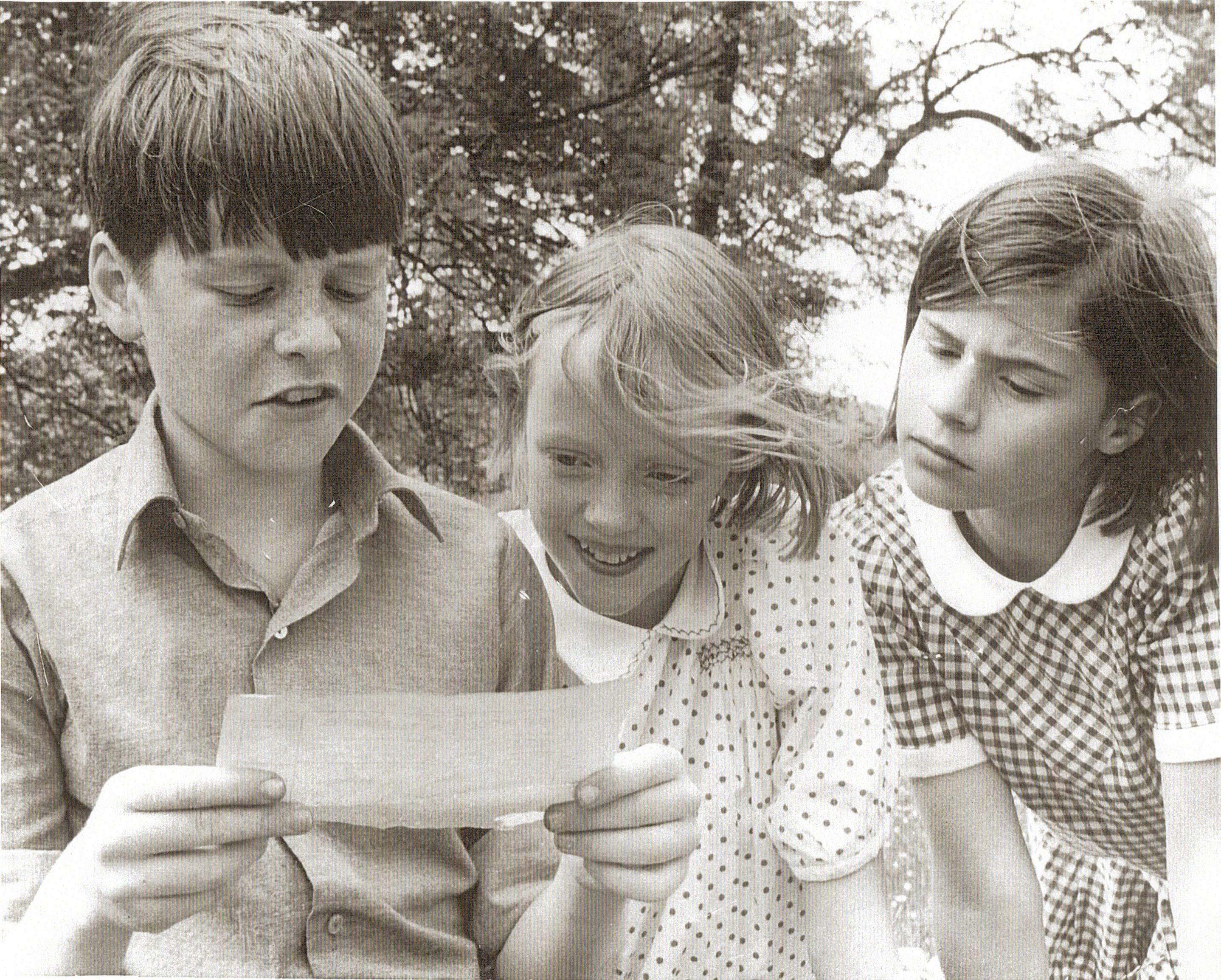 Simon West, Sophie Neville abd Suzanna Hamilton in Swallows and Amazons