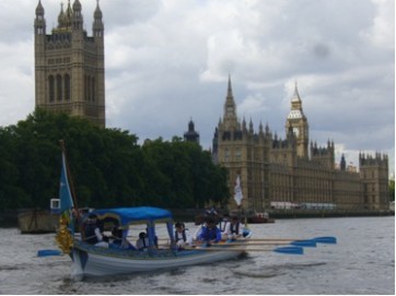 Sophie Neville rowing The Drapers Barge