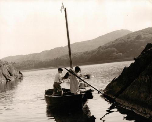 Simon West and Sophie Neville bring Swallow into the Secret Harbour on Wildcat Island