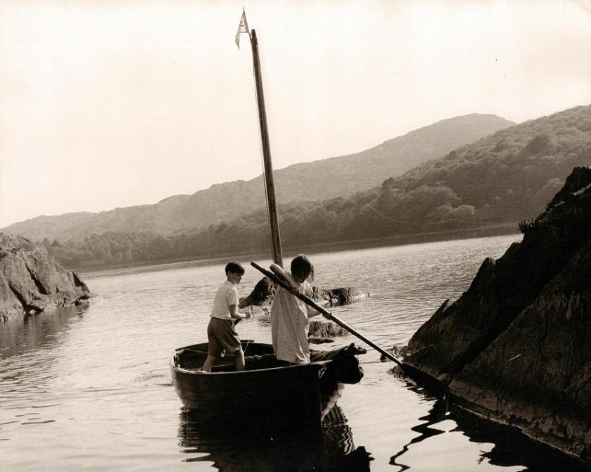 Simon West and Sophie Neville bring Swallow into the Secret Harbour on Wildcat Island