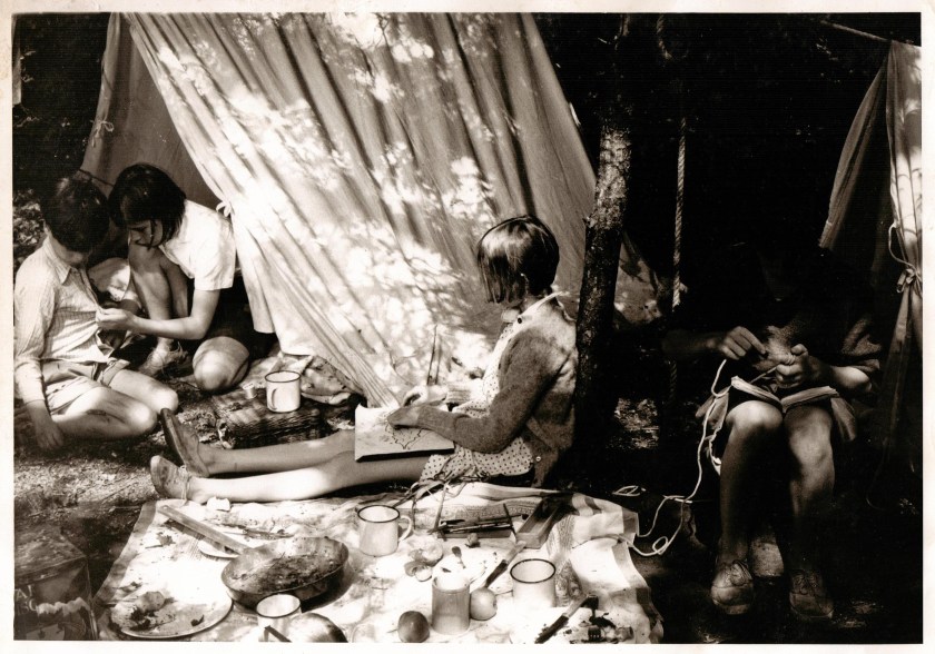 Titty working on the chart - copyright StudioCanal