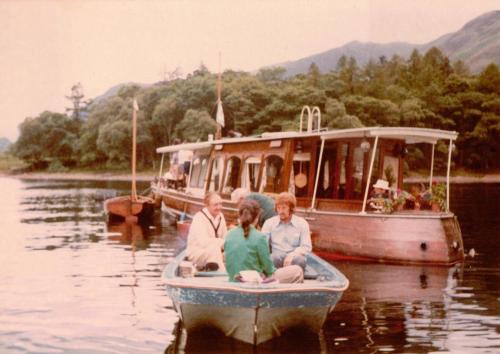 Ronald Fraser being transported to the Houseboat