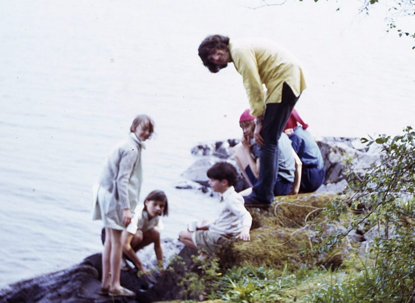 Sophie Neville, Suzanna Hamilton, Stephen Grendon, Lesley Bennett and Kit Seymour with David Blagden on Peel Island on