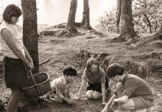 Suzanna Hamilton, Sten Grendon, Sophie Neville and Simon West in a scene cut from the film