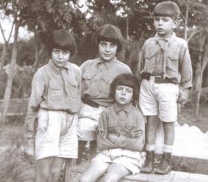 Altounyan Children - Susie, Taqui, Titty (seated) and Roger