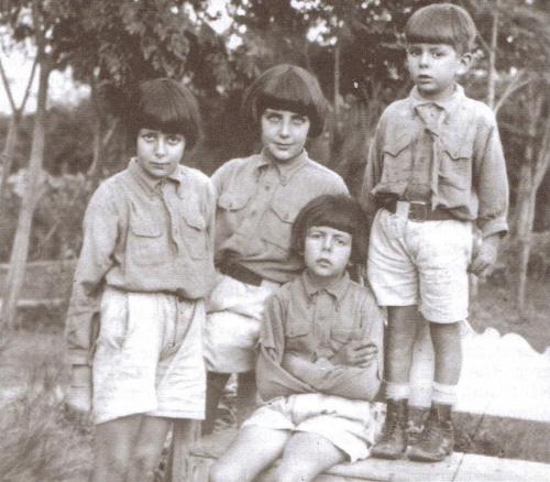 Altounyan Children - Susie, Taqui, Titty (seated) and Roger