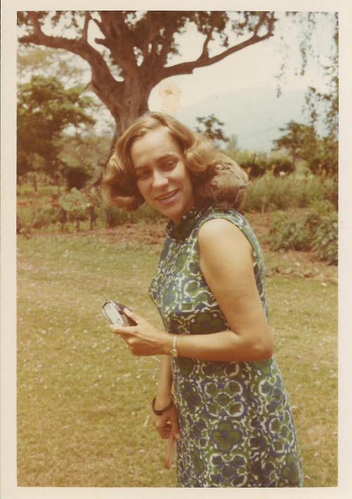 reinhild-with-her-lemur