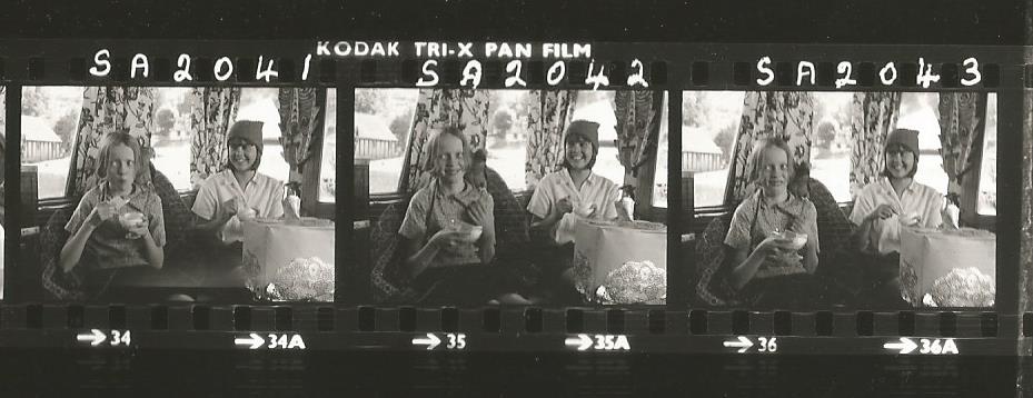 Sophie Neville with Lesely Bennett and a green parrot in 19730003