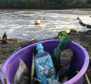 Rubbish sluice gates