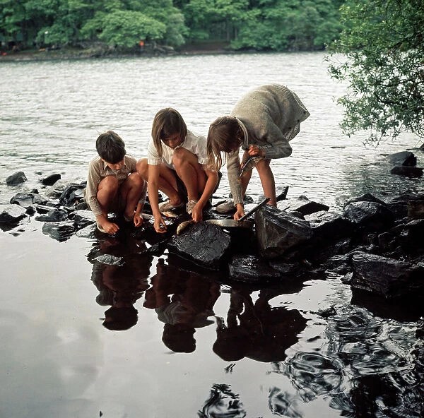 Sten Grendon, Suzanna Hamilton and Sophie Neville on Peel Island.